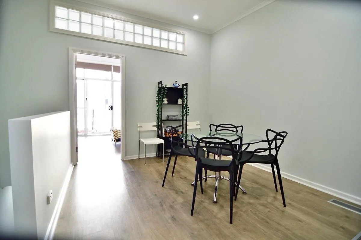 3-Bedroom Townhouse In Heart Of Adelaide With Parking