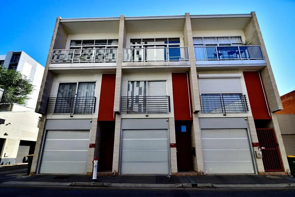 Holiday home 3-Bedroom Townhouse In Heart Of Adelaide With Parking