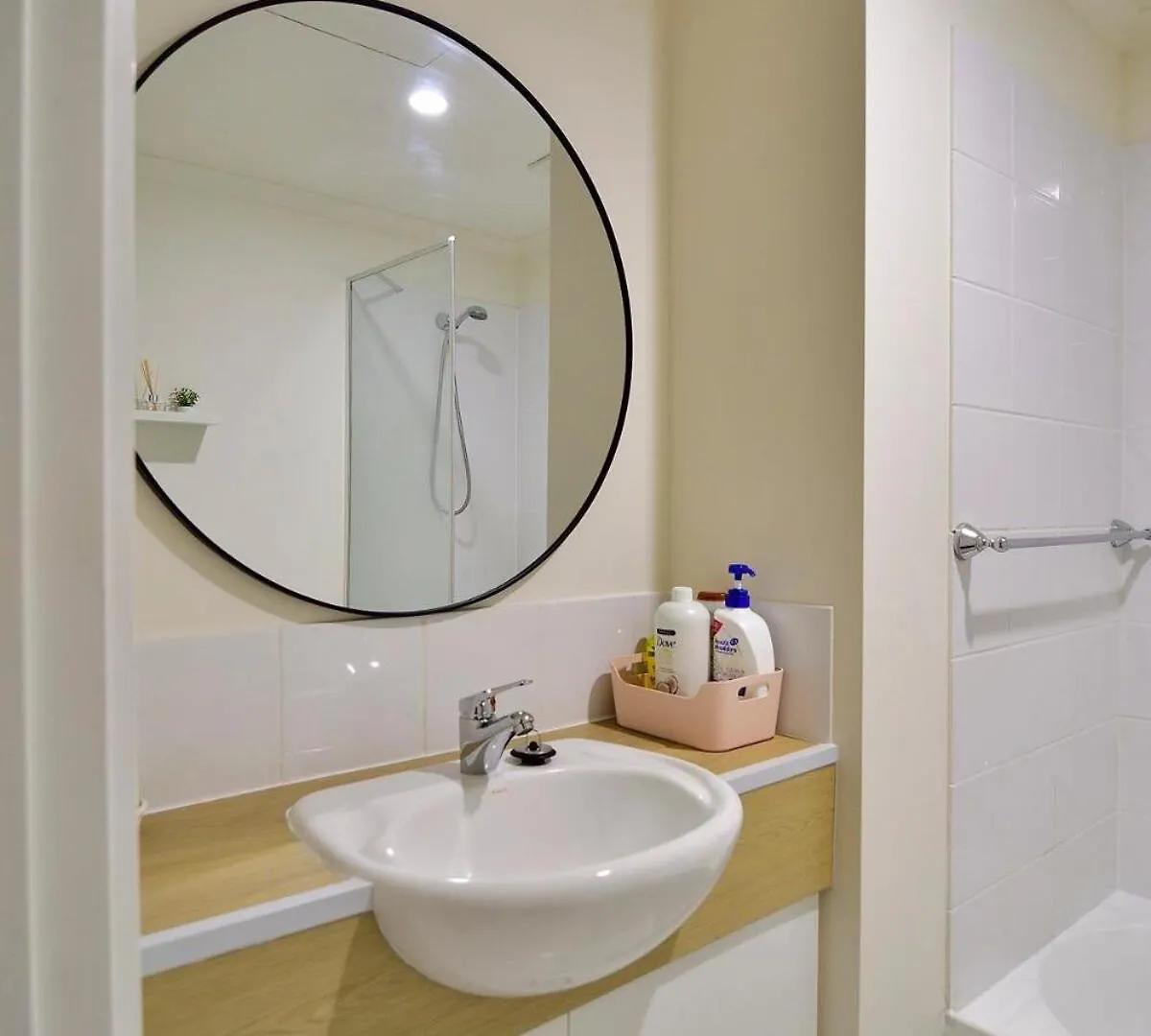 3-Bedroom Townhouse In Heart Of Adelaide With Parking 0*,  Australia